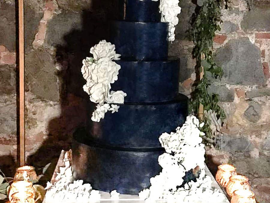Lost in Blue Wedding Cake, Villa La Selva, Tuscany